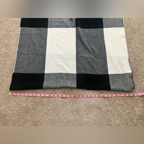 J.Crew Black White Plaid Scarf Wrap Cape Shawl With Fringe One Size - Picture 6 of 6